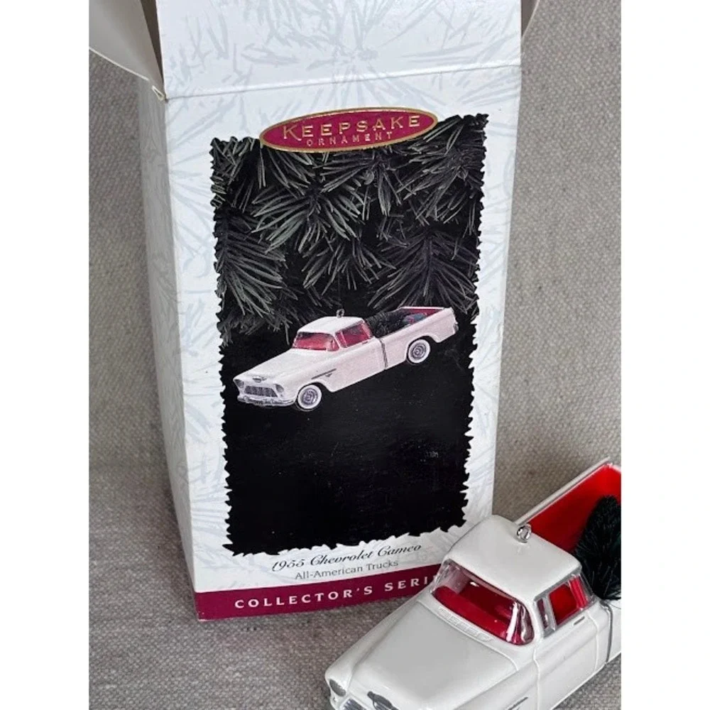 Hallmark Keepsake Ornament 1955 Chevrolet Cameo‎ All-American Trucks Series